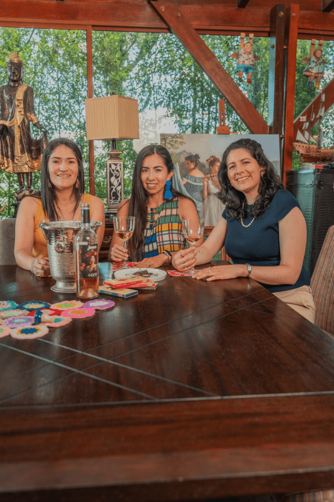 Imagen de tres mujeres